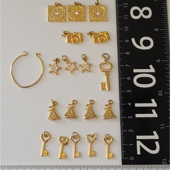 Charms 𝅺Bundle of Gold Tone Charms #0034 - Picture 2 of 13